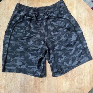 Lululemon Gray Camouflage Shorts Mens size Large